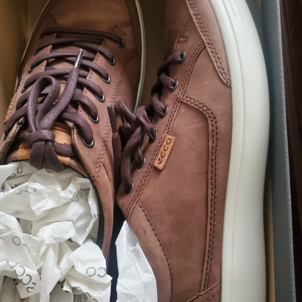 Ecco Sneakers